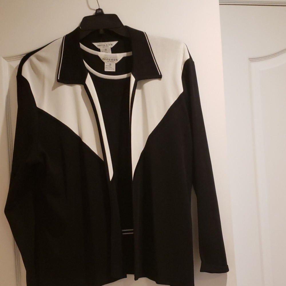 Beautiful open front knit jacket with long sleeves